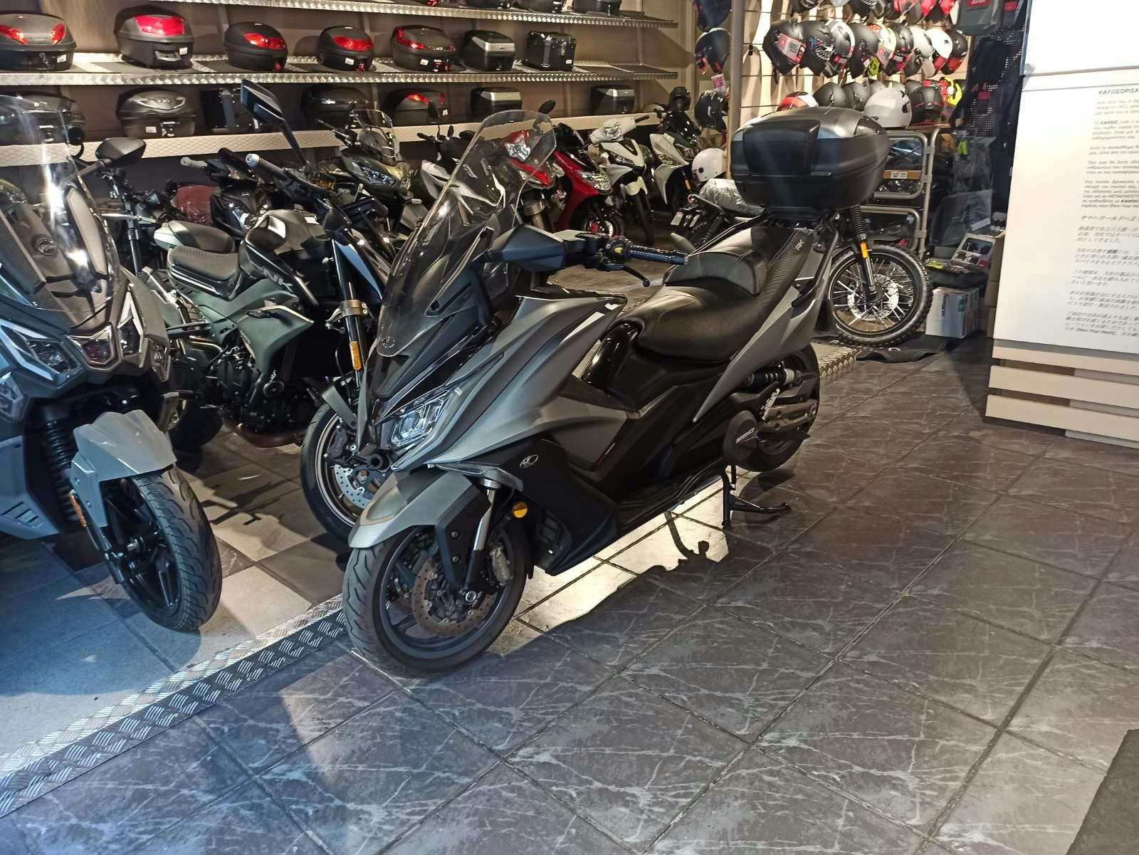 KYMCO -  AK550 ΓΚΡΙ 10.2017