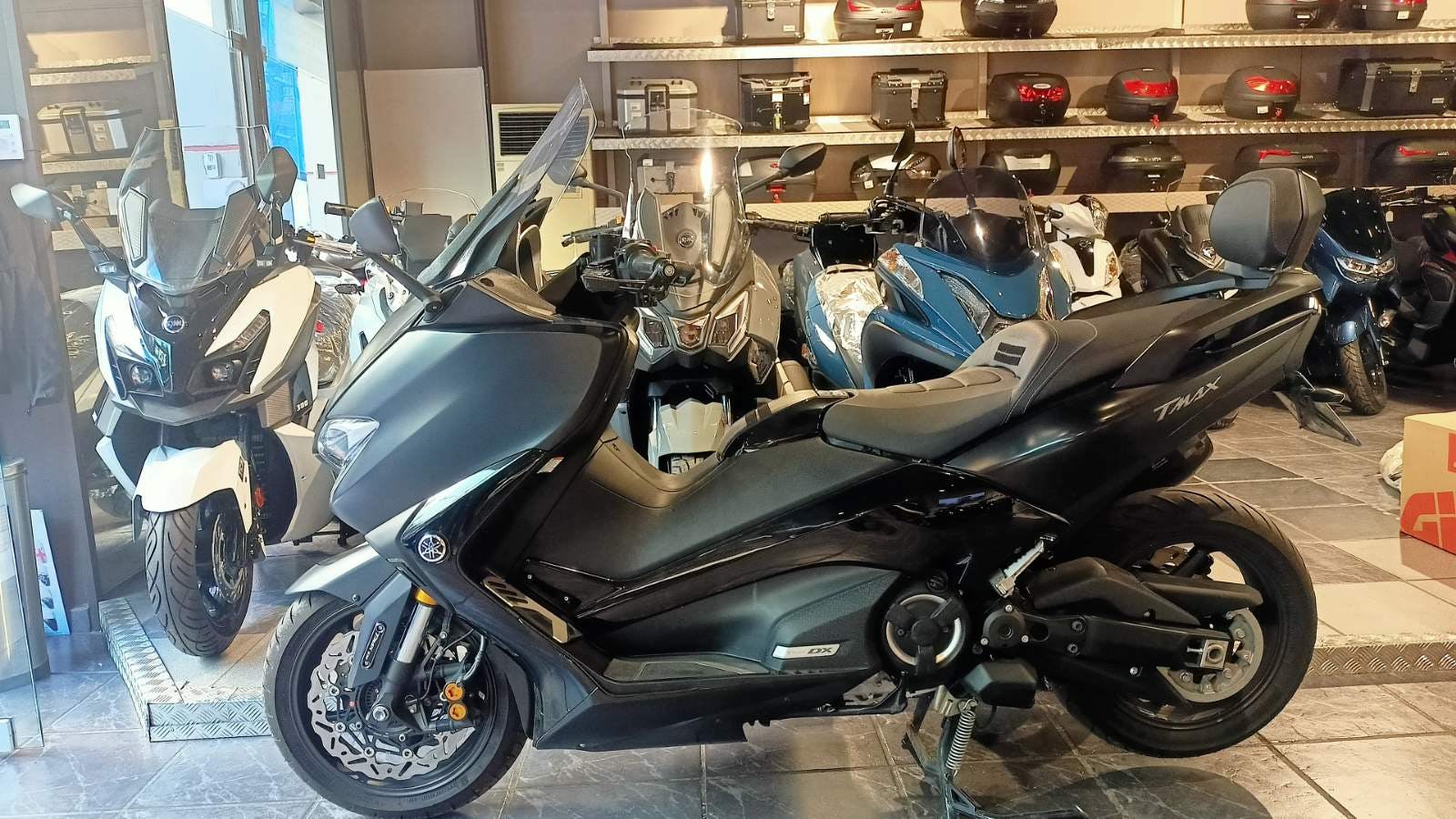 YAMAHA -  TMAX530DX ΓΚΡΙ (01/19)