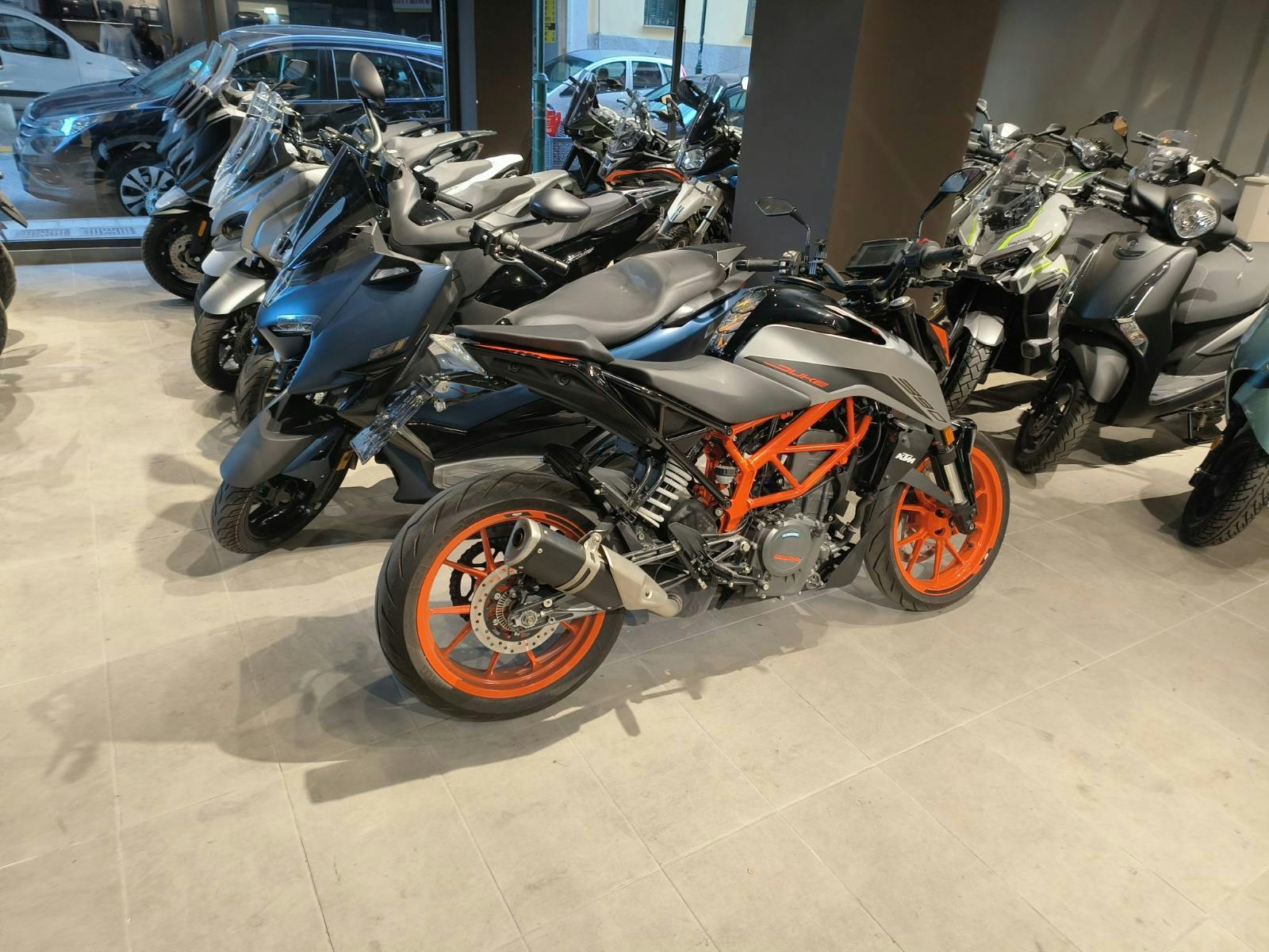 KTM -  390 DUKE ΜΑΥΡΟ 05.2021